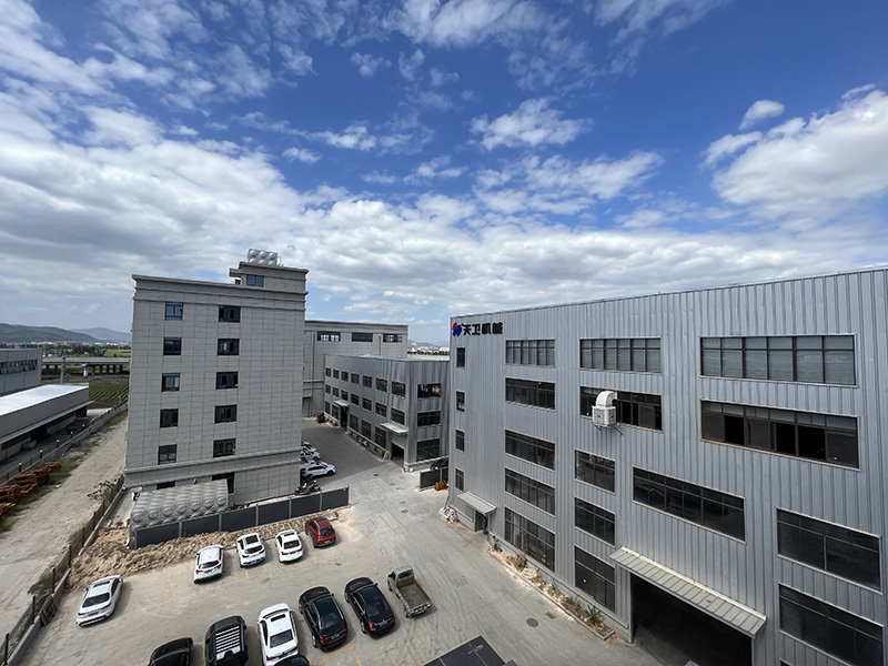 冷鐓機廠房環境